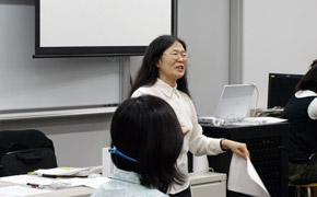 英語講義風景 佐々木アラム 幸子 教授 英語講義風景 佐々木アラム 幸子 教授